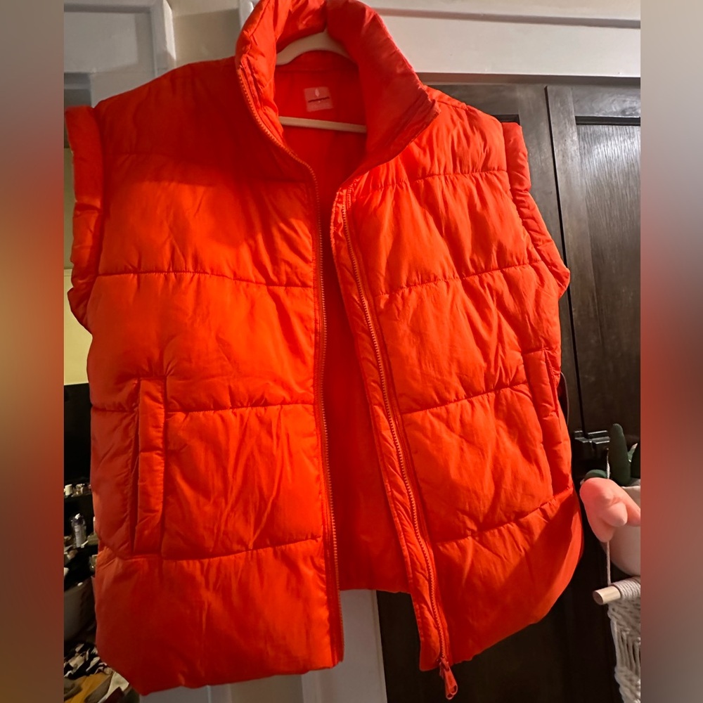 NWT free people size M- puffer vest in orange